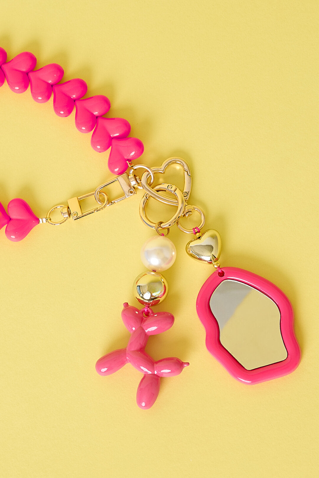 Tendencia 'Bag Styling': Los mejores charms para personalizar tu bolso