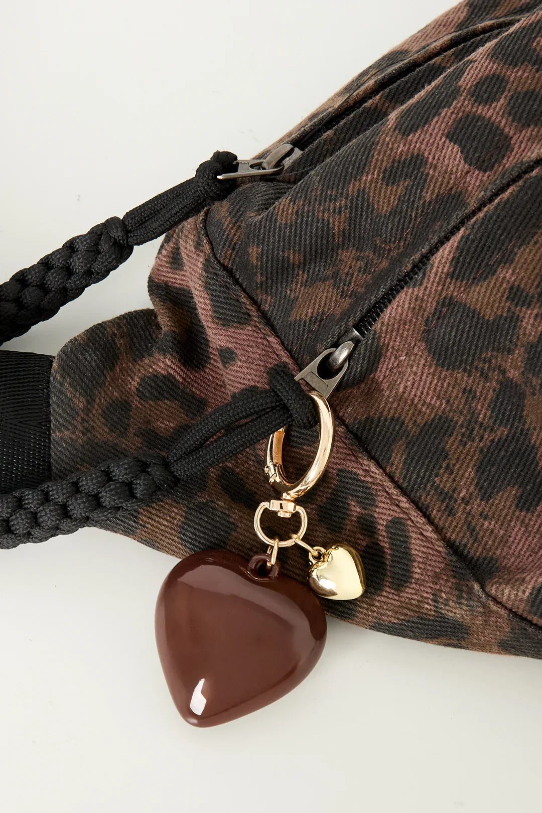 Tendencia Bag Charms y Bolsos de Invierno: Cómo personalizar tus looks