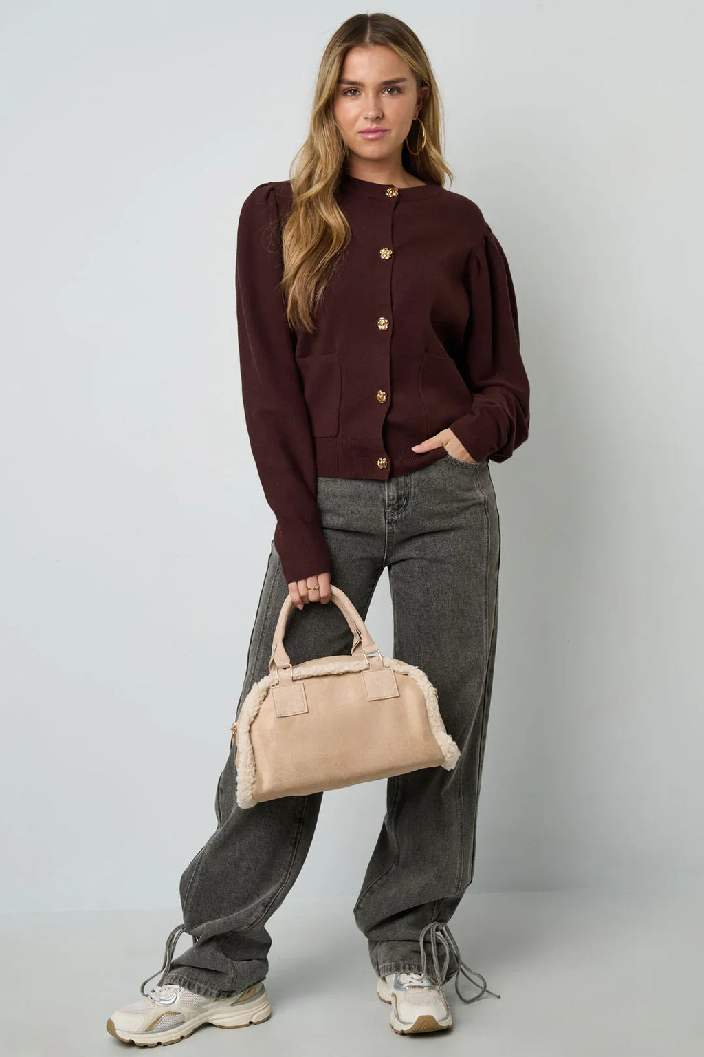 Bolso de hombro con detalles de osito