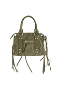 Bolso con flecos y detalles en negro