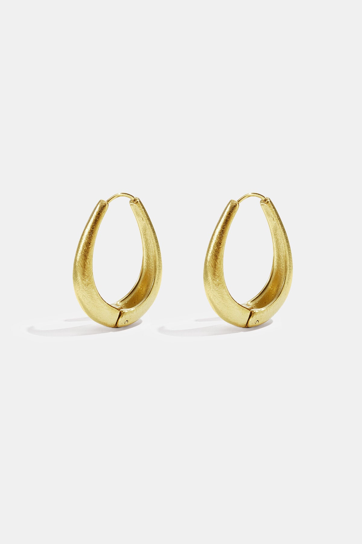 Oval hoop earrings